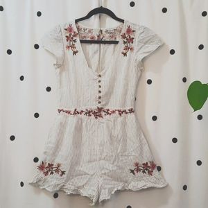🌸Gorgeous AE Romper Size Small🌸